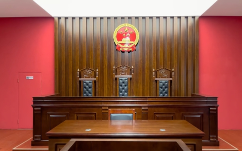 Vợ quay lén chồng ngoại tình, bị tiểu tam kiện đòi bồi thường tổn thất tinh thần