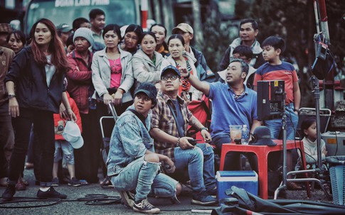 Nam đạo diễn hàng loạt phim trăm tỷ, tuổi U50 chưa nghĩ tới hôn nhân dù đang hạnh phúc bên bạn gái là ca sĩ
