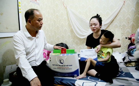 Hành trình gian khổ của người mẹ trẻ ở Quảng Ninh nuôi con mắc nhiều bệnh hiểm nghèo