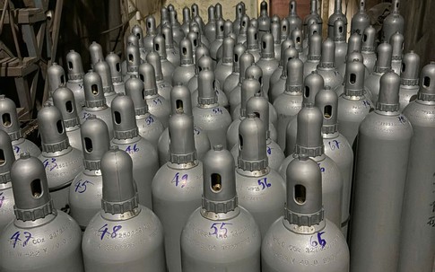Hơn 3 tấn khí nghi là khí cười bị tạm giữ để điều tra nguồn gốc