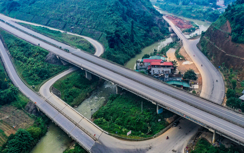 Di chuyển trên cao tốc Nội Bài - Lào Cai dịp nghỉ lễ 30/4 - 1/5, tài xế cần lưu ý gì?