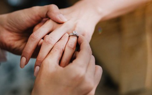 Cặp vợ chồng bị chỉ trích vì tổ chức đám cưới 'tiết kiệm nhất có thể'