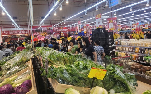Trước nghỉ lễ 30/4-01/5: Giá rau củ ở chợ tăng nhẹ, siêu thị lại khuyến mại sâu