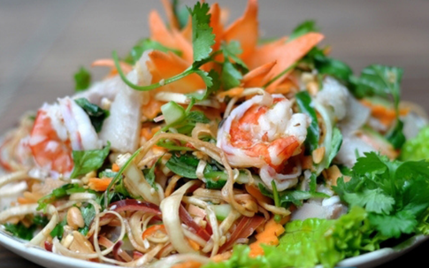 Cách làm gỏi hoa chuối tôm thịt giòn ngon mà không thâm