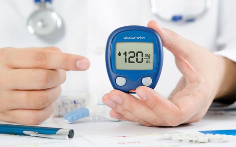 Người bệnh tiểu đường cần làm gì khi đường huyết có dấu hiệu tăng?