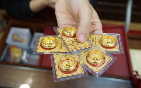 Giá vàng hôm nay ngày 5/4: Nhà đầu tư 'méo mặt' vì vàng SJC, vàng nhẫn Bảo Tín Minh Châu, PNJ, Doji đồng loạt giảm