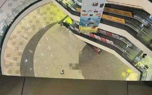 Thanh niên tử vong nghi rơi từ tầng cao Vạn Hạnh Mall
