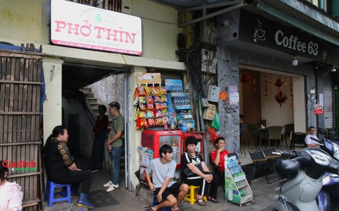 Người dân sinh sống trên 'đất vàng' hồ Hoàn Kiếm nói gì về việc sắp phải di dời?