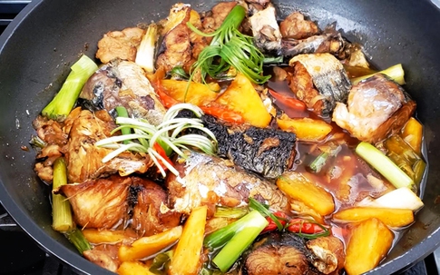 Các món cá kho với dứa thịt cá mềm nhưng không bở nát, thơm ngon hết sạch mùi tanh