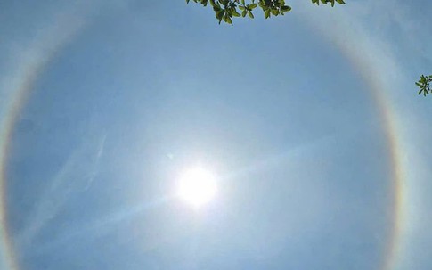 Hào quang mặt trời xuất hiện ở Hà Nội, ngàn người chiêm bái xá lợi Phật xúc động