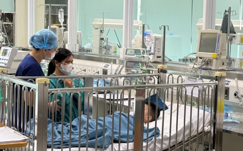 Thông tin mới nhất về sức khỏe bé trai 4 tuổi ở Nam Định bị xe công nông 'chèn' qua người