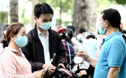 Bộ Y tế khuyến cáo người dân đeo khẩu trang nơi công cộng để phòng chống dịch COVID-19
