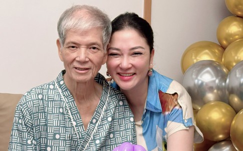 Hoa hậu Nguyễn Thị Huyền vẫn chưa nguôi ngoai nỗi đau mất bố