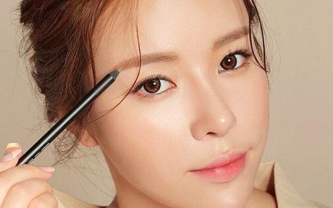 Mẹo trang điểm không bị lem khi đổ mồ hôi
