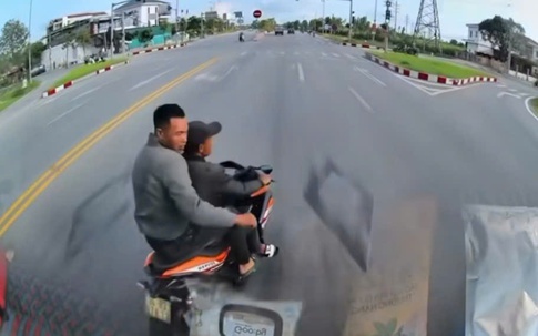 Lý do bất ngờ khi 2 thanh niên đi xe máy lạng lách, đánh võng chặn đầu ô tô