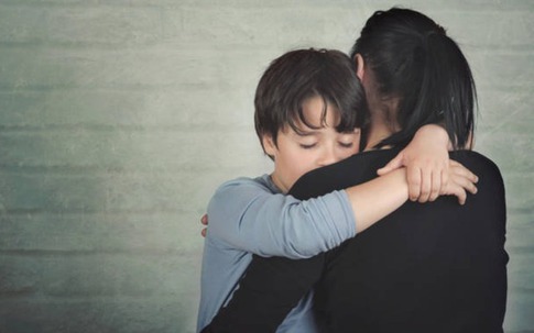 Người mẹ mù chữ và bản hợp đồng kì lạ giúp con trai từ học sinh cá biệt trở thành giám đốc tập đoàn lớn