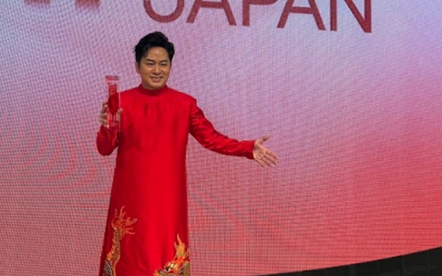 'Một vòng Việt Nam' được Tùng Dương hát vang trong đêm vinh danh ở Nhật