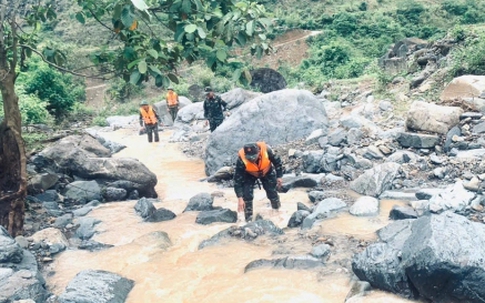 Vụ 2 mẹ con bị lũ cuốn ở Sơn La: Tìm thấy thi thể người mẹ