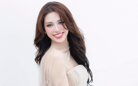 Ngắm bộ ảnh đẹp nên thơ của Hoa hậu Trần Tiểu Vy