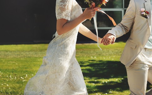 Cô dâu trốn chạy trong đêm tân hôn sau lời đề nghị của bố chồng