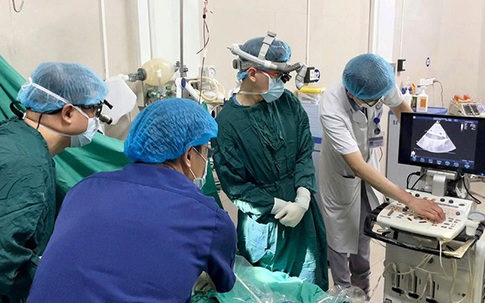 Từ sốt, nôn, bé gái 11 tuổi ở Ninh Bình sốc tim nguy kịch