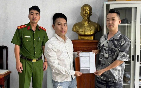 Nhận được 2,8 tỉ từ tài khoản lạ, người đàn ông vội báo công an