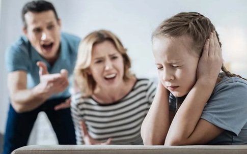 Khi cha mẹ và con cái bất đồng trong giao tiếp, có thể bạn đang mắc phải 5 lỗi này
