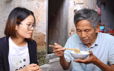 Con dâu thường xuyên "bật" bố chồng tanh tách nhưng khi ông bị bệnh lại làm một việc khiến ai cũng bất ngờ