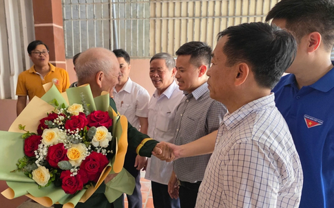 Ngày về của cựu binh đi xe máy vượt 1.300 km xem kỷ niệm 50 năm thống nhất nước