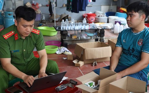 Đôi nam nữ bán trót lọt cả trăm nghìn đơn hàng mỹ phẩm giả, thu về 6 tỷ đồng