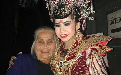 'Cô đào lẳng lơ gian ác' và cuộc đời đẫm nước mắt, tuổi U90 vất vả mưu sinh sống trong nhà trọ
