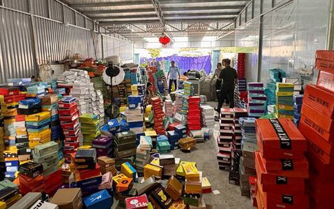 Công ty TNHH Sản xuất và Đầu tư Tinna Lê Make Up kinh doanh hàng trăm sản phẩm mỹ phẩm nhập lậu