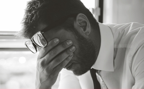 Vợ đánh bạc nợ gần 7 tỷ đồng, tôi có nên ly hôn để gia đình khỏi liên lụy?