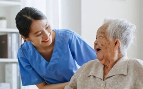 Đưa mẹ vào viện dưỡng lão mỗi tháng hơn 20 triệu đồng, sao lại nói tôi bất hiếu?