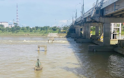 Ra đập ngăn mặn chơi cùng nhóm bạn, một học sinh mất tích