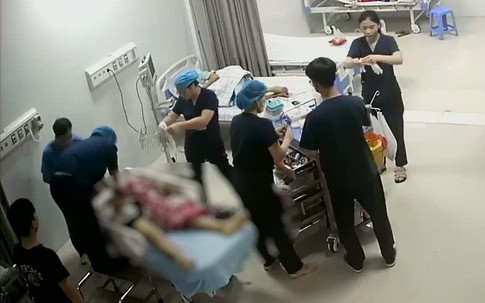 Người đàn ông 59 tuổi ở Phú Thọ bị sét đánh toàn thân tím tái, ngừng tuần hoàn