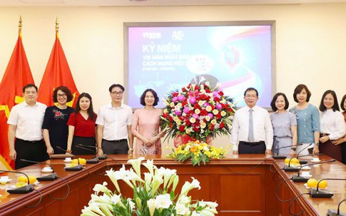 Thứ trưởng Bộ Y tế Nguyễn Thị Liên Hương thăm, chúc mừng các cơ quan báo chí, truyền thông nhân Ngày Báo chí cách mạng Việt Nam