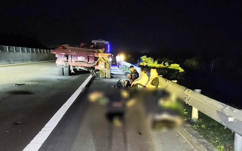 Tai nạn 2 người chết ở cao tốc: Tài xế xe đầu kéo khai dừng xe để ngủ