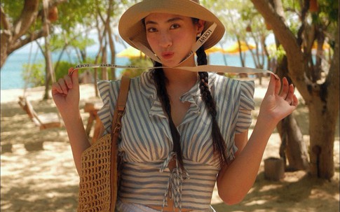 Set đồ đi biển đơn giản mà gây thương nhớ của Hoa hậu quê Cao Bằng