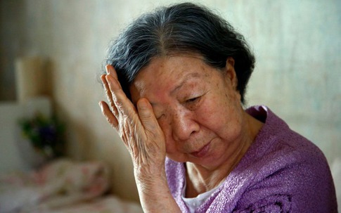 3 năm được con gái nuôi dưỡng, tôi lặng lẽ bỏ đi trong đêm sau khi nhìn thấy số tiền trong tài khoản con