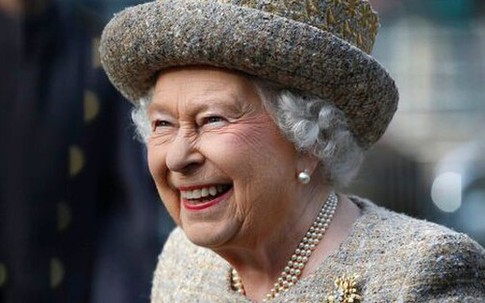 Là người đứng đầu một vương quốc, Nữ vương Elizabeth lại rất thích làm một việc nhà mà hầu hết phụ nữ đều ghét