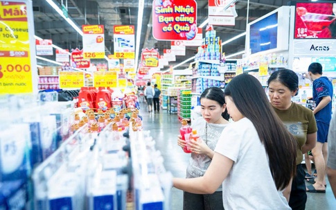 Trái cây, thực phẩm ở siêu thị vừa giảm sâu, vừa mua 2 tặng 1