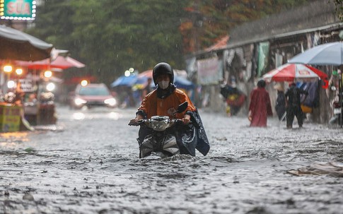 Mưa lớn tiếp diễn ở khu vực Bắc Bộ, nhiều nơi nguy cơ lũ lụt