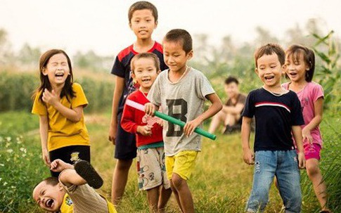 Tin sáng 4/6: Vợ chồng chính thức tự quyết thời gian sinh con, số con và khoảng cách các lần sinh; sự thật về cô gái có gương mặt buồn bã đòi nhảy cầu khắp miền Tây