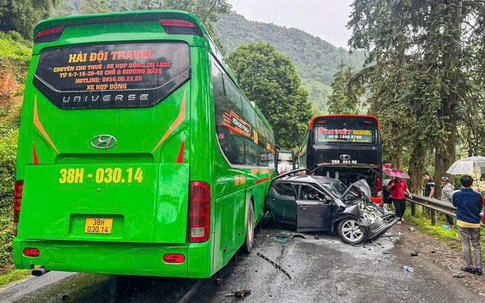 Tai nạn liên hoàn trên tuyến đường huyết mạch ở Sa Pa gây ùn tắc kéo dài