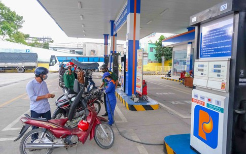 Sau một nhịp giảm sâu, giá xăng dầu bất ngờ đảo chiều tăng vọt