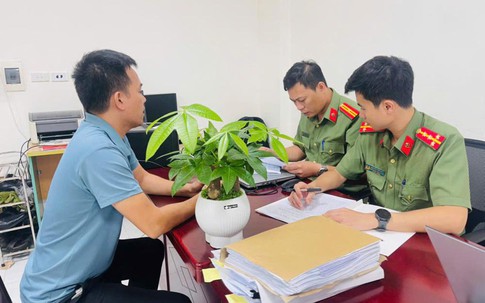 Đưa người sang nước ngoài trái phép bằng hình thức 'tráng hộ chiếu'