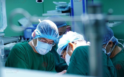 Người phụ nữ nhập viện vì sỏi lớn gây tắc mật và thoát vị thành bụng từ dấu hiệu nhiều người Việt bỏ qua