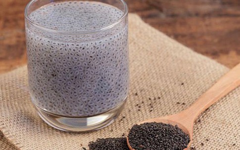 5 tác dụng phụ bất ngờ khi uống nước hạt chia sai thời điểm