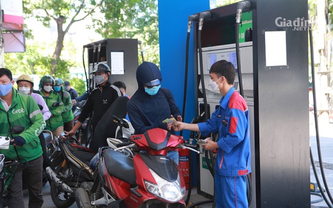 Đề xuất giữ mức giảm 50% thuế bảo vệ môi trường với xăng dầu đến hết 2026: 'Túi tiền' người dân, doanh nghiệp và nền kinh tế được lợi thế nào?